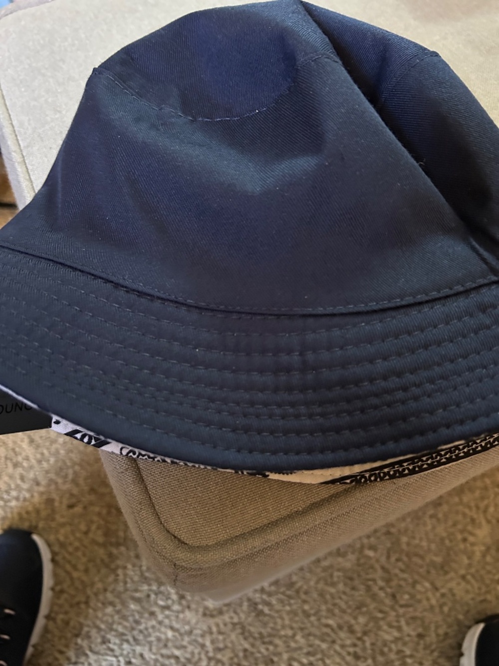 David & Young reversible bucket hat - Picture 6 of 7